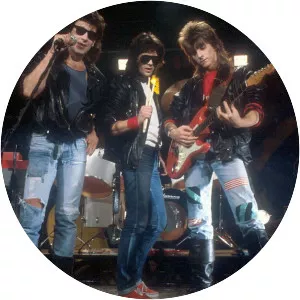 Neki To Vole Vruće - Musical group