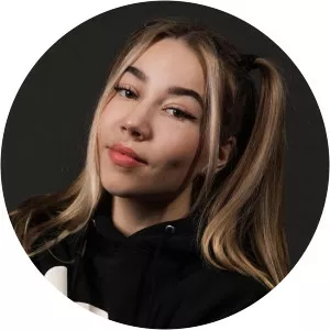 Nelli Orell - YouTuber