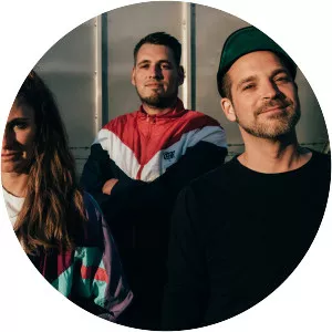 NeonSchwarZ photograph