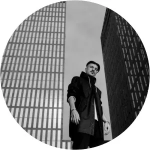 Nes Miccek - Musical artist