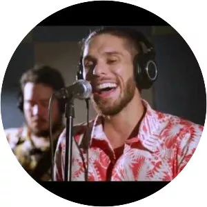 Nestor Lo y Los Caminantes