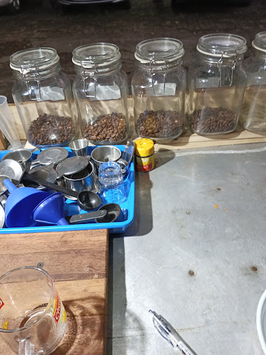 Ngopi di pondok hijau