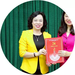 Nguyen Thi Tuyen - Politician