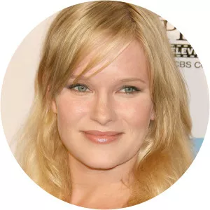 Nicholle Tom