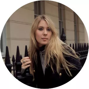 Nicki Wells - Singer