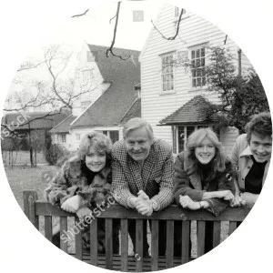 Nicola Watling - Sculptor