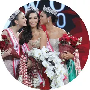 Nicolene Pichapa Limsnukan - Thai model