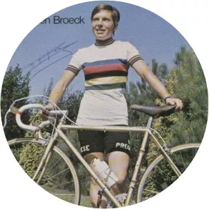 Nicolle Van Den Broeck