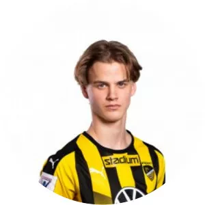 Niilo Saarikivi - Football player