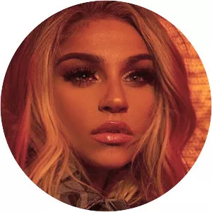 Nikki Vianna - Musical artist