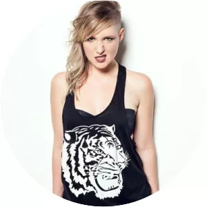 Nikki Wallin - Actor