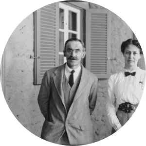 Nina De Garis Davies