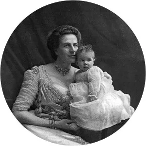 Nina Douglas-Hamilton, Duchess of Hamilton - 