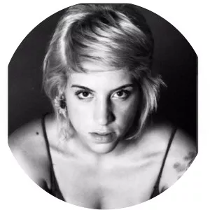 Nina Girassois - Musical artist