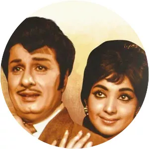 Ninaithadhai Mudippavan