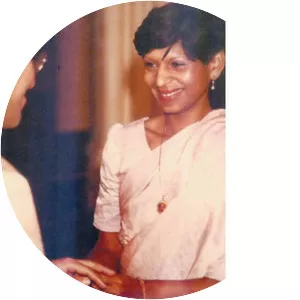 Nisha Thapar - Karan Thapar's wife