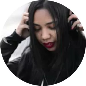 Niu Raza - Musical artist