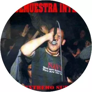 No Demuestra Interes - Musical group