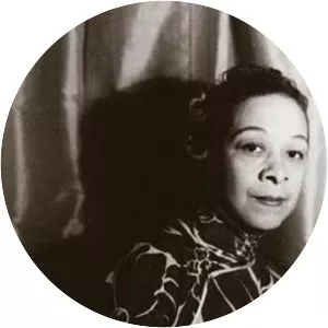 Nora Holt - American singer