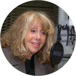 Nora Perlé - Announcer