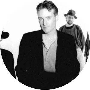 Not Drowning, Waving