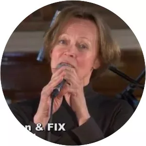 Novella Hanson - Musical artist