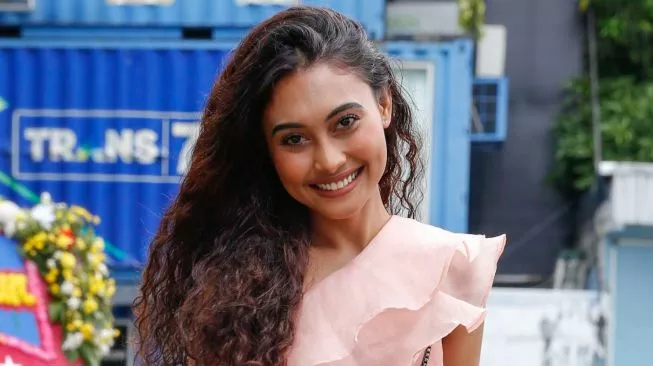 Novia Bachmid - YouTuber