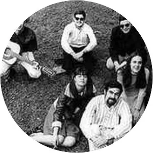 Nuestro Pequeño Mundo - Musical group