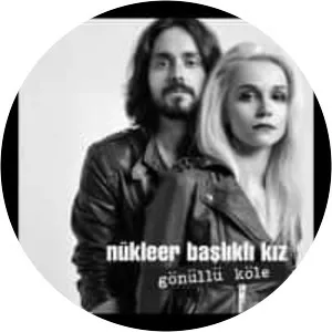 Nükleer Başlıklı Kız