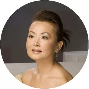 Nurzhamal Usenbaeva Singer