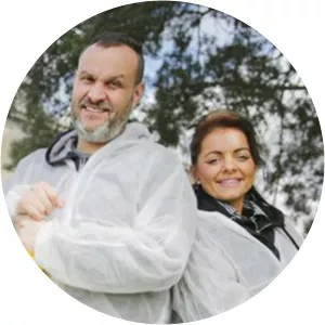 Obsessive Compulsive Cleaners: Country House RescueSince 2016