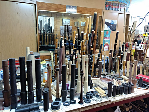 Oli Xiraldez - Musical instrument store in Spain