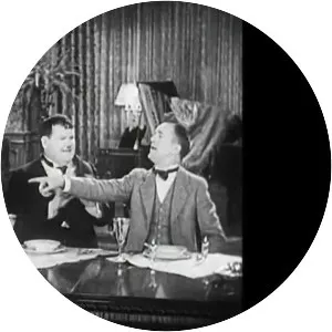 Oliver the Eighth - 1934 ‧ Black and white/Short ‧ 27 mins