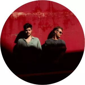 Oliver & Tom - Musical group