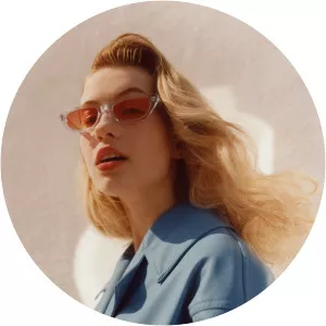 Olivia Scott Welch - American actress