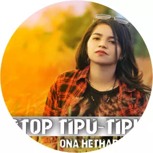 Ona Hetharua - Singer