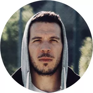 One Guy Stand - Singer