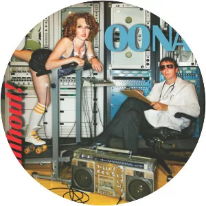 Oona Garthwaite - American singer-songwriter