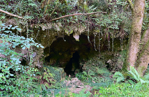 Oquedad natural - Hiking area in Spain