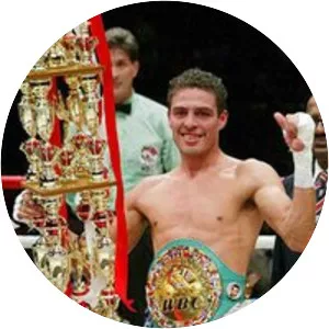 Óscar Larios - Professional boxer