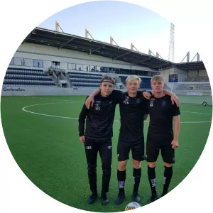 Oskar Matthias Karlsson - Football player