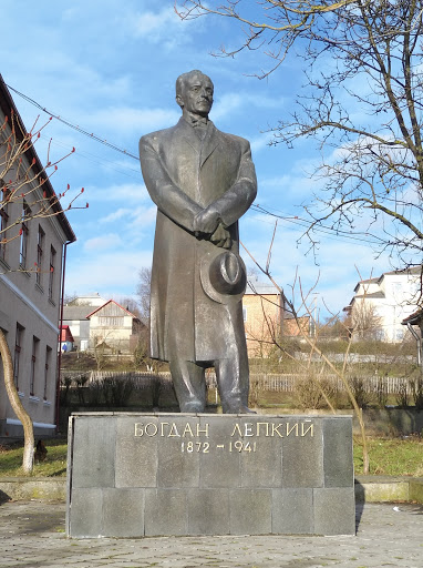 Pam'yatnyk Bohdanu Lepkomu V Zhukovi - 