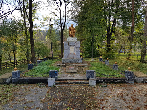 Pam'yatnyk Zahyblym Voyinam Ii Svitovoyi Viyny - Historical landmark in Verkhovyna, Ukraine