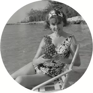 Pamela Harmsworth, Viscountess . . .