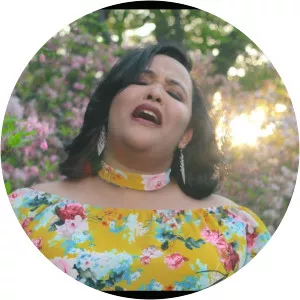 Paola Fabre - Singer