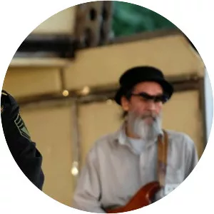 PAPA U-Gee - Musical artist