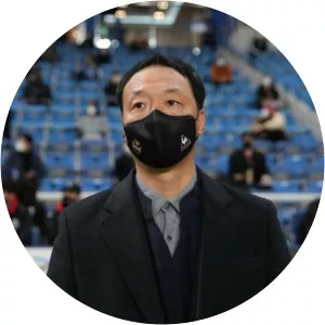 Park Jin-sub - South Korean football manager