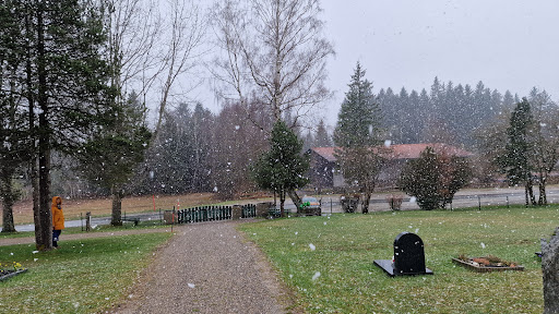 Parkplatz am Friedhof - Parking lot in Bad Bayersoien, Germany