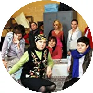 Parmaklıklar Ardında