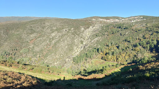 Parque de Merendas com vistas sobre Cascata da Pombeira - Scenic spot in Castro Daire, Portugal